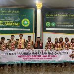 Pimpinan Pesantren Lepas Delegasi MTs Darul Amanah Ikuti KPMN di Jakarta