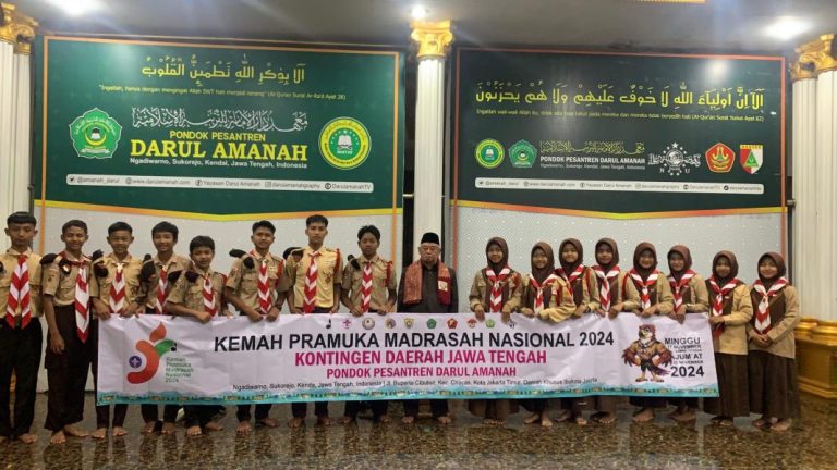 Pimpinan Pesantren Lepas Delegasi MTs Darul Amanah Ikuti KPMN di Jakarta