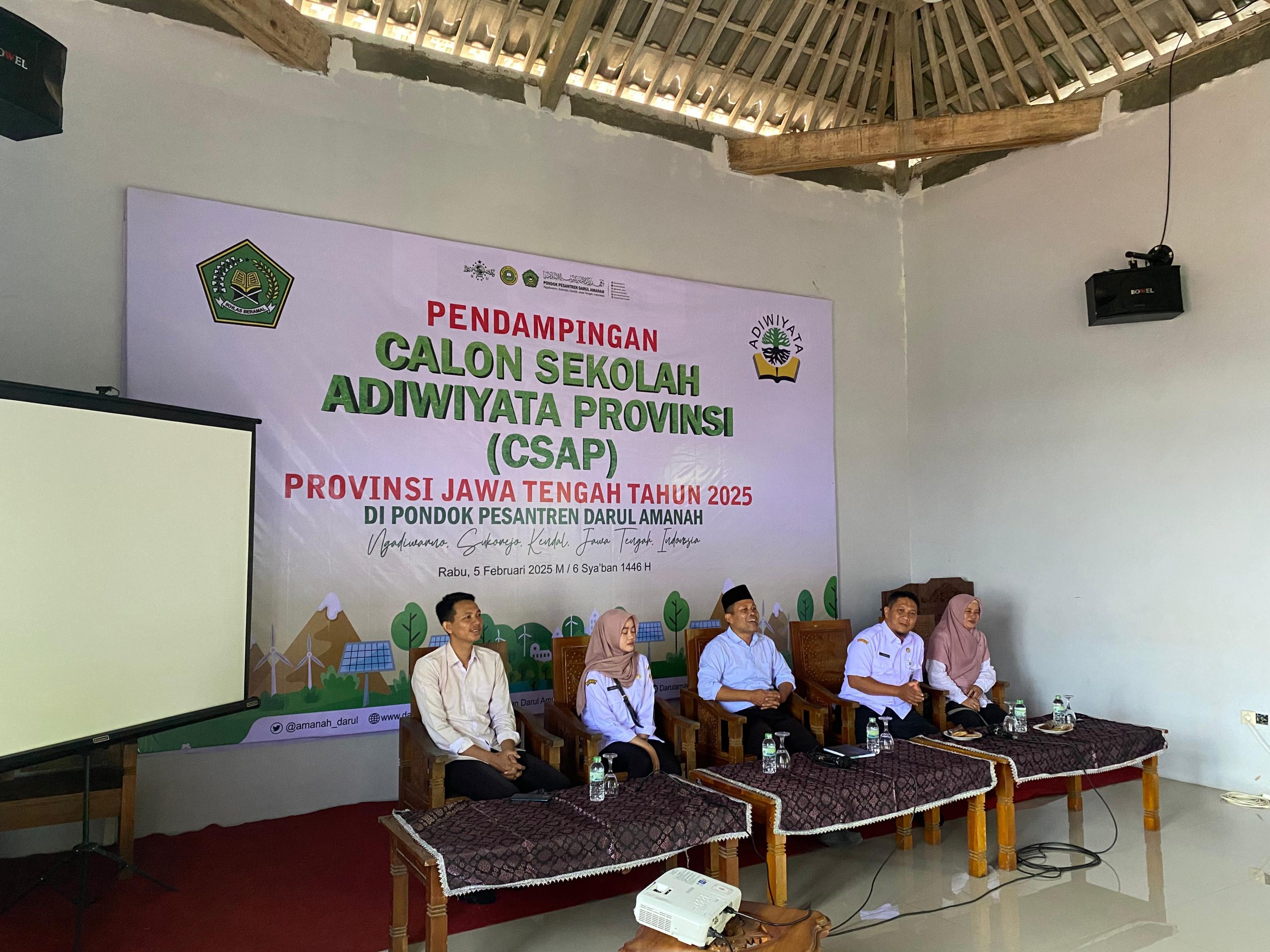 Pendampingan Calon Sekolah Adiwiyata Tingkat Provinsi di MTs Darul Amanah oleh Dinas Lingkungan Hidup Kendal.